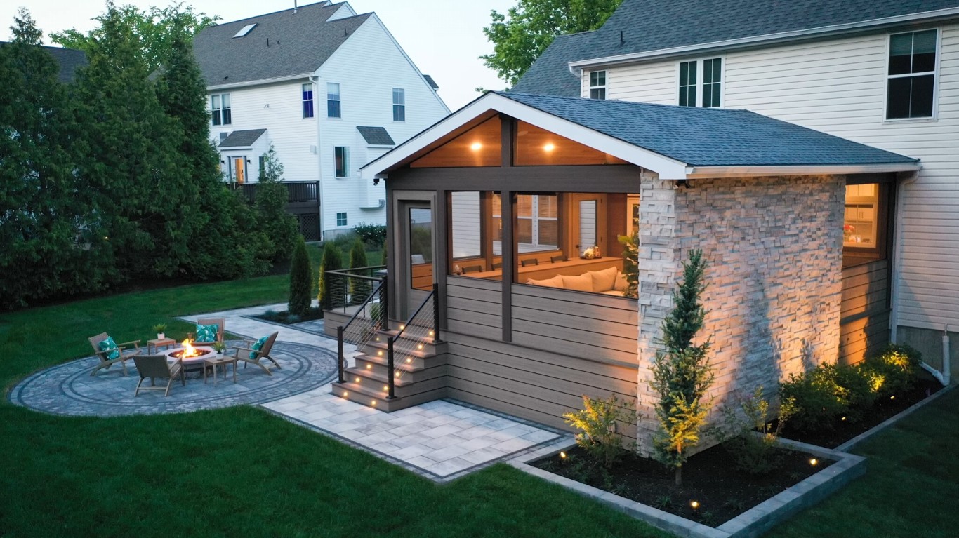 Beautiful backyard retreat with sunroom in Kissimmee, FL